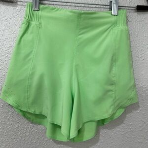 Lululemon Hight rise Hotty Hot HR Short 4” * SE  Size 2 Scream Green Light